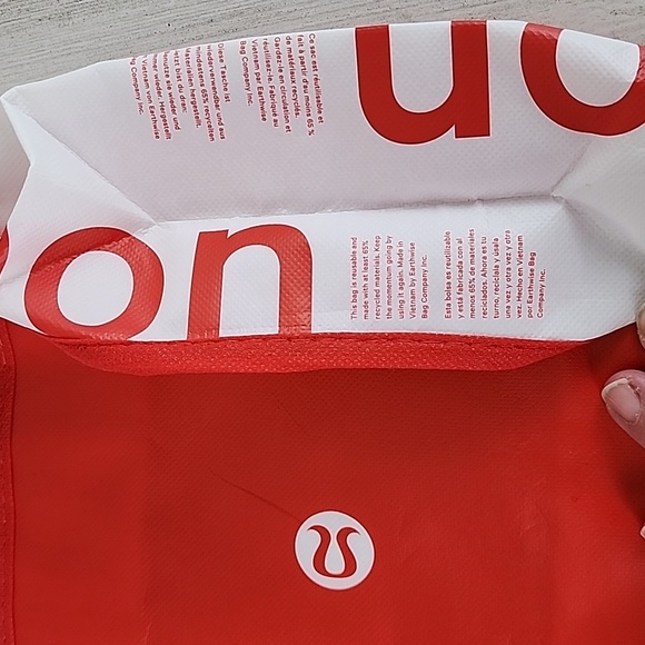 Lululemon red white snap close mini tote bag - Picture 4 of 4